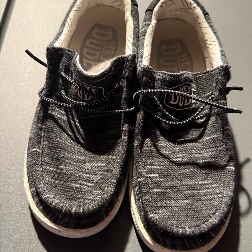 Hey Dude Wally Youth Black Size 3Y boys shoes Like New